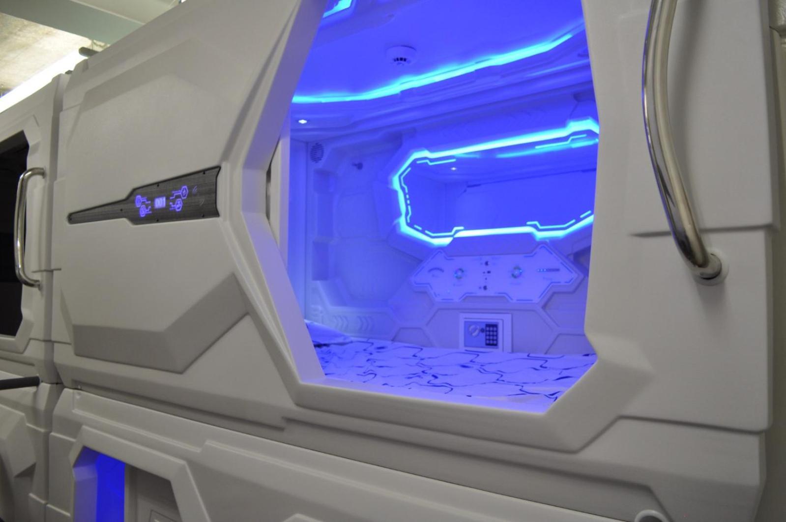 Cosmos Capsule Coworking London Hotel Exterior photo