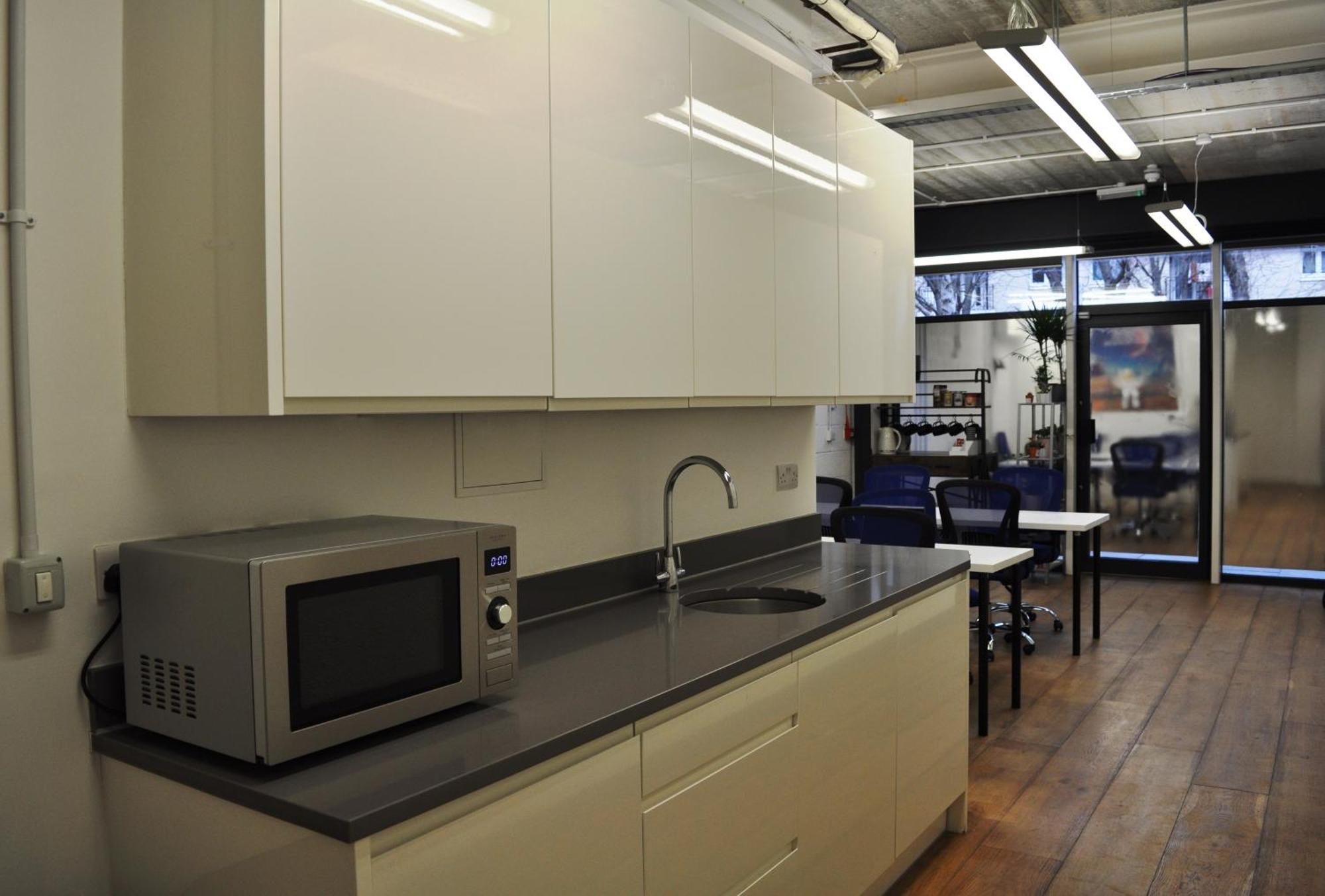 Cosmos Capsule Coworking London Hotel Exterior photo