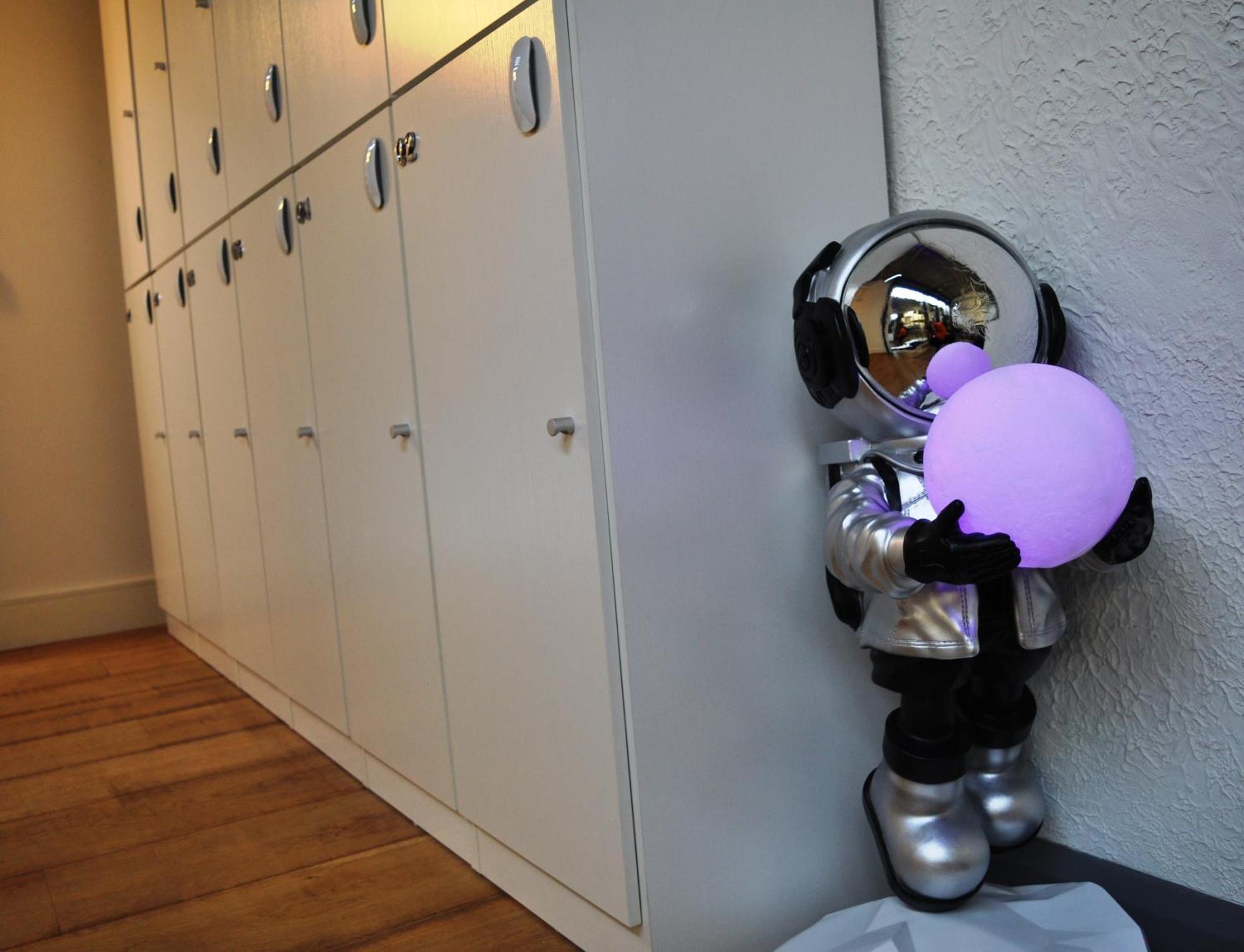 Cosmos Capsule Coworking London Hotel Exterior photo