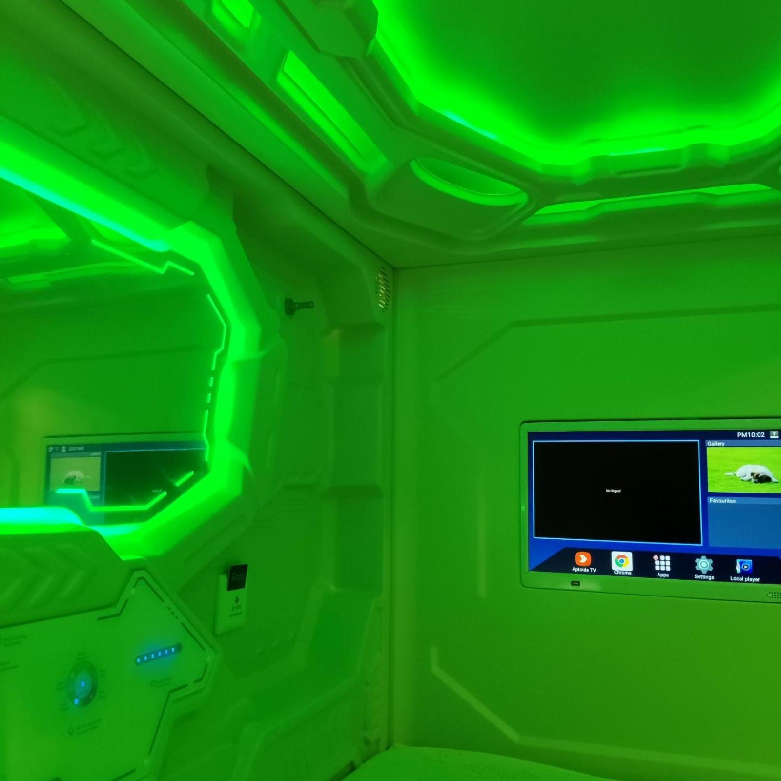 Cosmos Capsule Coworking London Hotel Exterior photo